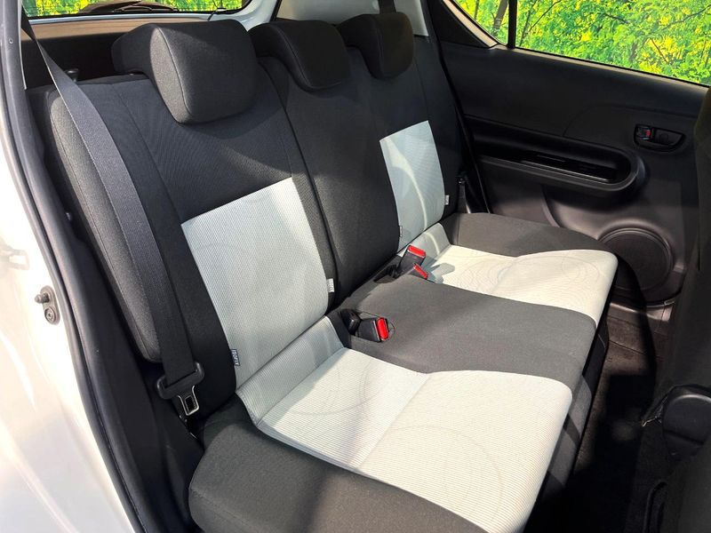 2014 Toyota Aqua DAA-NHP10 (UW-6a8a65dfb7a55)[28]