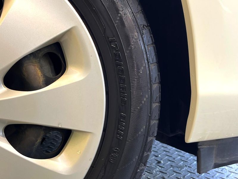 2014 Toyota Aqua DAA-NHP10 (UW-6a8a65dfb7a55)[14]