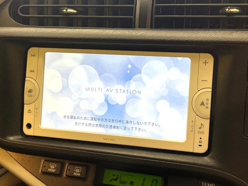 2014 Toyota Aqua DAA-NHP10 (UW-6a8a65dfb7a55)[18]