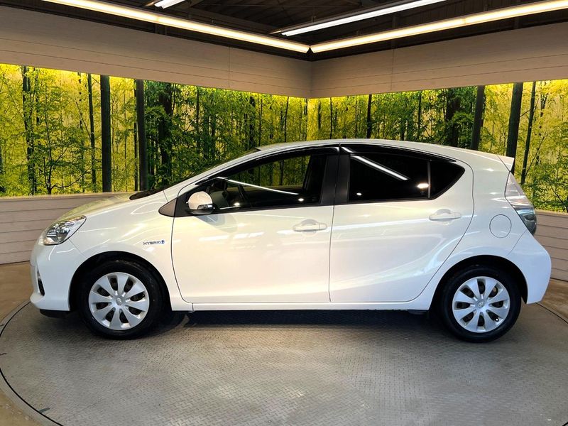2014 Toyota Aqua DAA-NHP10 (UW-6a8a65dfb7a55)[11]