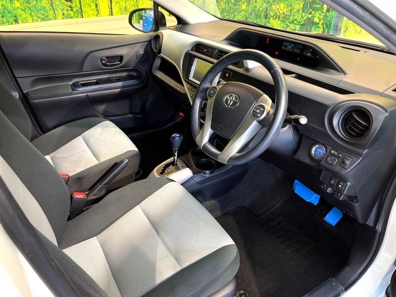 2014 Toyota Aqua DAA-NHP10 (UW-6a8a65dfb7a55)[29]