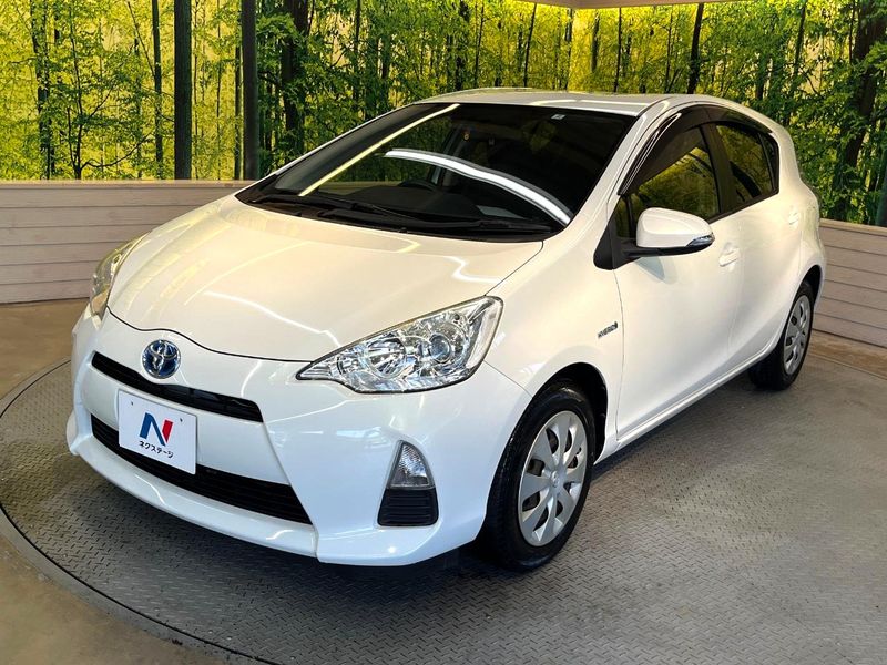 2014 Toyota Aqua DAA-NHP10 (UW-6a8a65dfb7a55)[12]