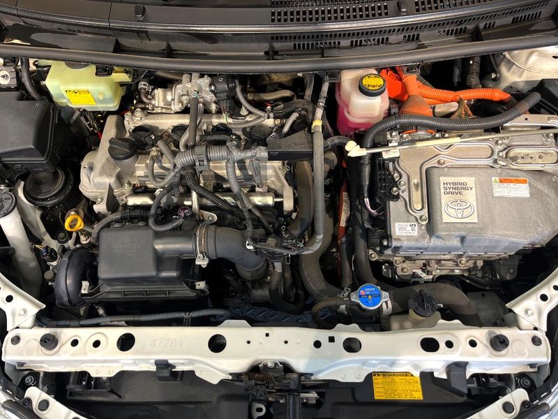 2014 Toyota Aqua DAA-NHP10 (UW-6a8a65dfb7a55)[4]