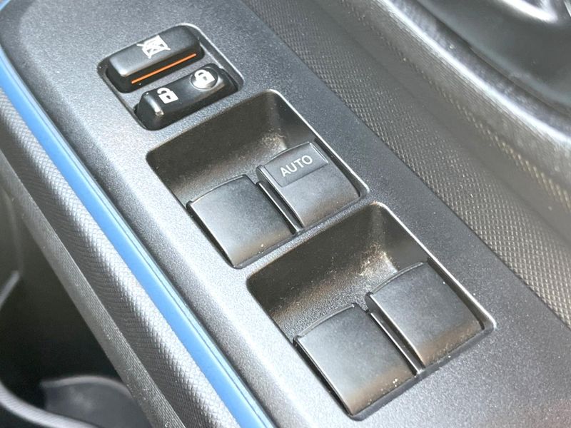 2013 Toyota Aqua DAA-NHP10 (UW-6a8a65e6dcc8e)[26]