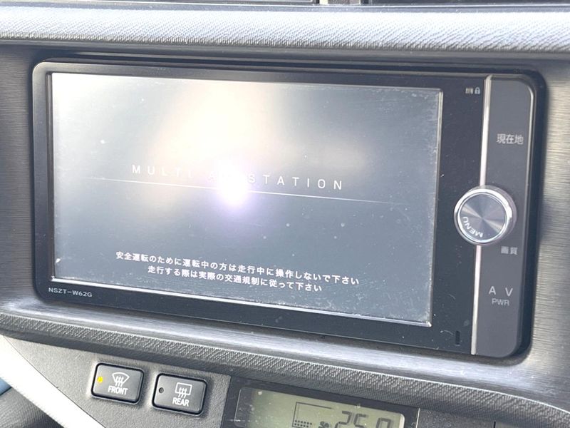 2013 Toyota Aqua DAA-NHP10 (UW-6a8a65e6dcc8e)[21]