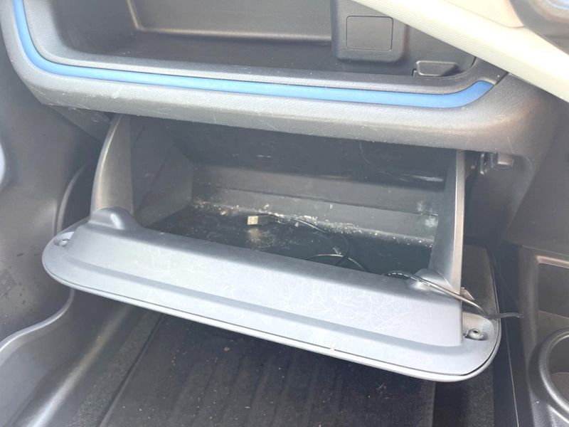 2013 Toyota Aqua DAA-NHP10 (UW-6a8a65e6dcc8e)[12]