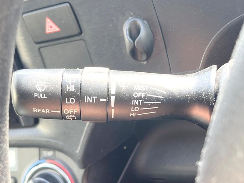 2013 Toyota Aqua DAA-NHP10 (UW-6a8a65e6dcc8e)[25]