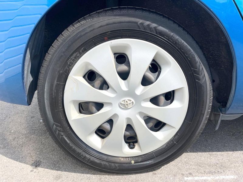 2013 Toyota Aqua DAA-NHP10 (UW-6a8a65e6dcc8e)[9]