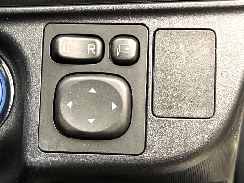 2015 Toyota Aqua DAA-NHP10 (UW-6a8a65e8ef635)[7]
