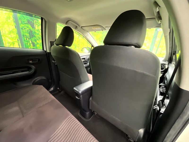 2015 Toyota Aqua DAA-NHP10 (UW-6a8a65e8ef635)[29]