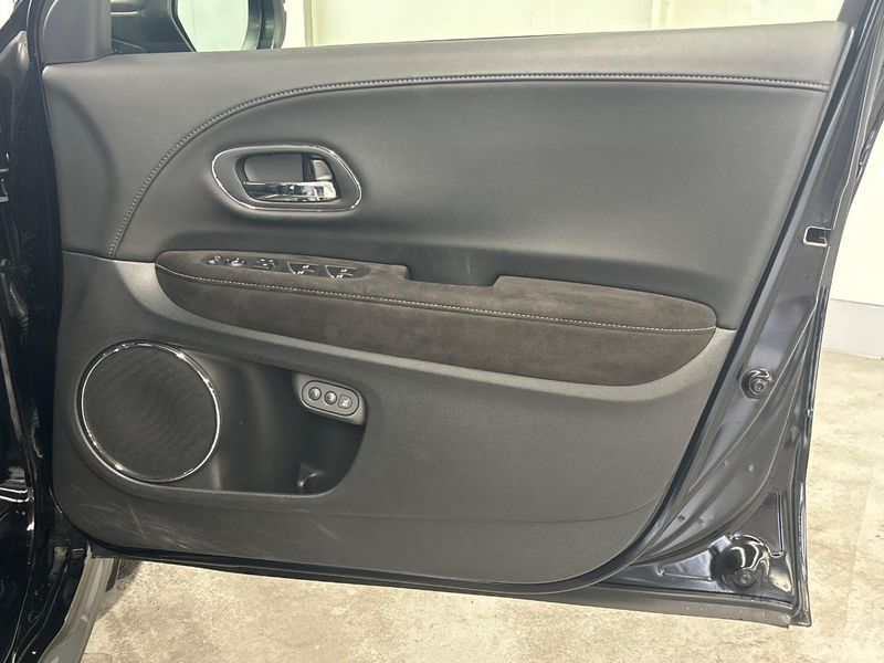 2018 Honda Vezel DAA-RU3 (UW-6a8a66199859d)[18]