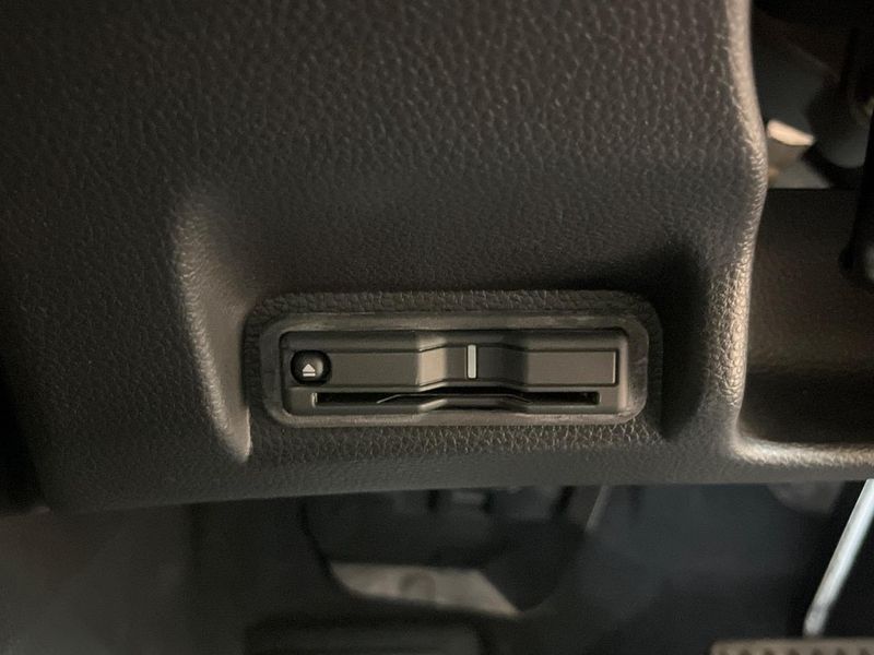 2021 Honda Vezel 6AA-RV5 (UW-6a8a661d518ad)[24]