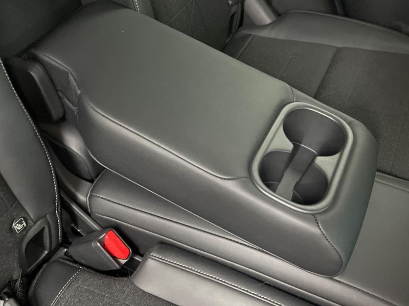 2021 Honda Vezel 6AA-RV5 (UW-6a8a661d518ad)[18]