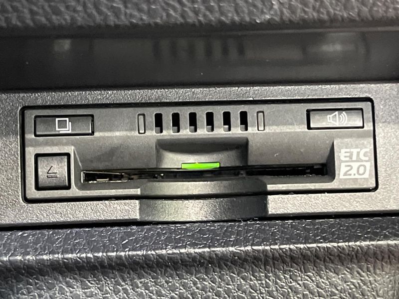 2017 Toyota Voxy DBA-ZRR80W (UW-6a8a669ad0ca5)[29]