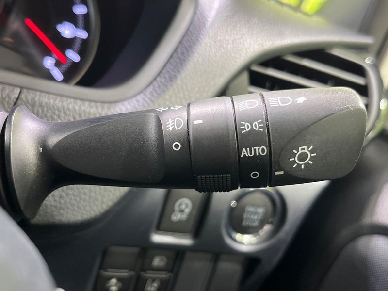 2017 Toyota Voxy DBA-ZRR80W (UW-6a8a669ad0ca5)[21]