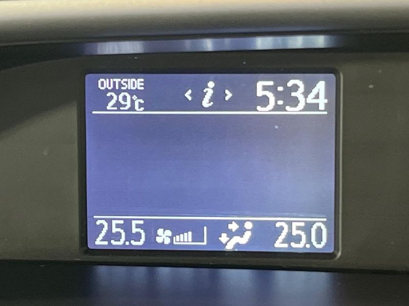 2017 Toyota Voxy DBA-ZRR80W (UW-6a8a669ad0ca5)[14]