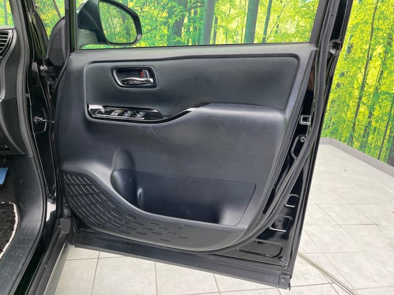 2018 Toyota Voxy DBA-ZRR80W (UW-6a8a669dee904)[25]