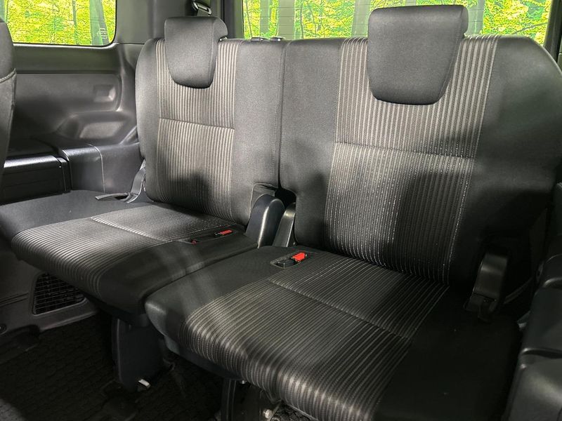 2017 Toyota Voxy DBA-ZRR85W (UW-6a8a66a531bdd)[16]