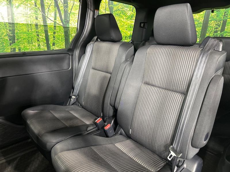 2017 Toyota Voxy DBA-ZRR85W (UW-6a8a66a531bdd)[15]