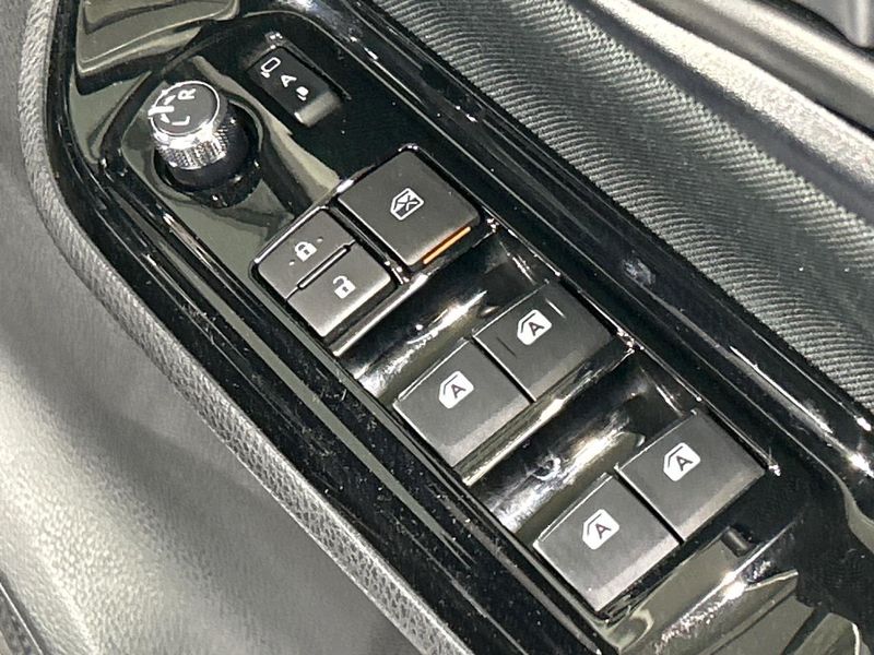 2017 Toyota Voxy DBA-ZRR85W (UW-6a8a66a531bdd)[20]