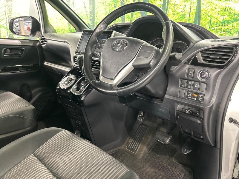2017 Toyota Voxy DBA-ZRR85W (UW-6a8a66a531bdd)[21]