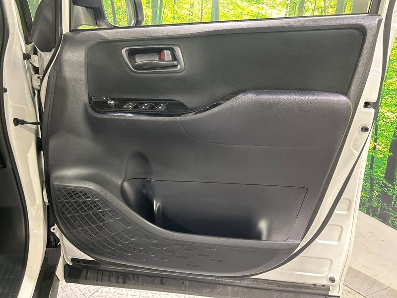 2017 Toyota Voxy DBA-ZRR85W (UW-6a8a66a531bdd)[19]