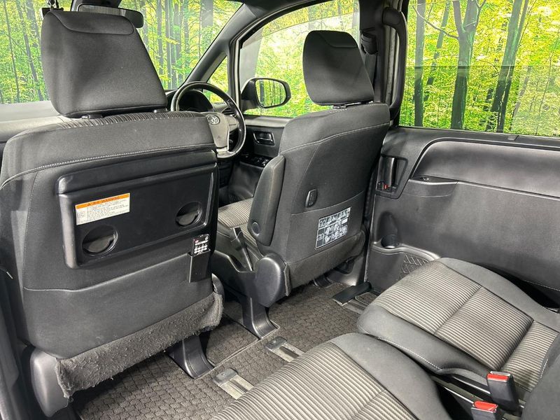 2017 Toyota Voxy DBA-ZRR85W (UW-6a8a66a531bdd)[18]