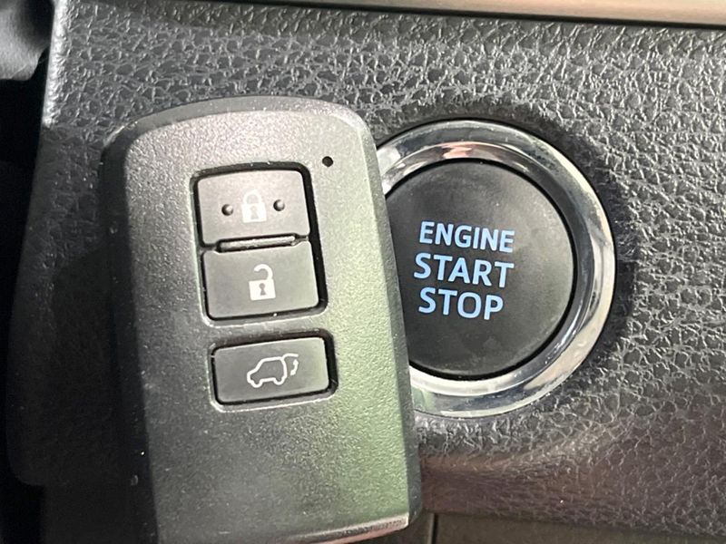 2017 Toyota Harrier DBA-ZSU60W (UW-6a8a66ab91ea8)[21]