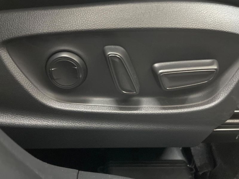 2025 Toyota Corolla Cross 6AA-ZVG13 (UW-6a8a66b190555)[27]