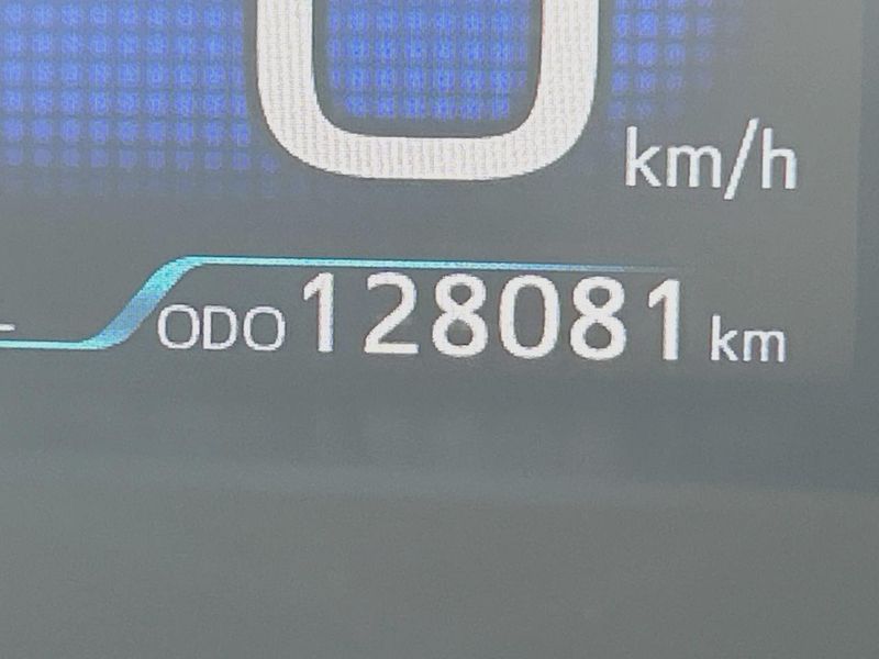 2016 Toyota Prius DAA-ZVW50 (UW-6a8a66bcf2b4f)[2]