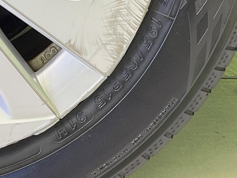 2016 Toyota Prius DAA-ZVW50 (UW-6a8a66bd729a5)[17]
