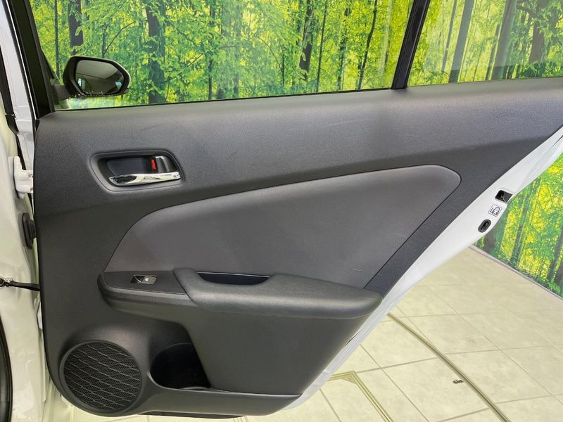 2016 Toyota Prius DAA-ZVW50 (UW-6a8a66bd729a5)[23]