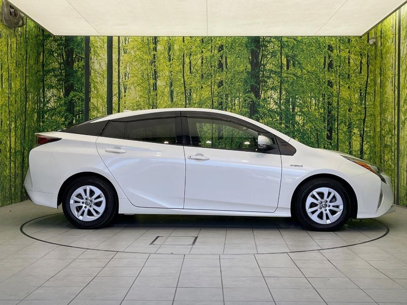 2016 Toyota Prius DAA-ZVW50 (UW-6a8a66bd729a5)[6]