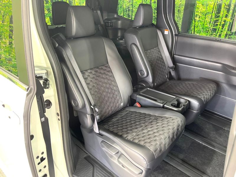 2025 Toyota Voxy 6AA-ZWR90W (UW-6a8a66e45535a)[29]