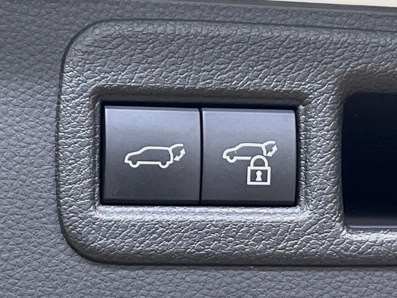 2020 Toyota Harrier Hybrid 6AA-AXUH85 (UW-6a8bb4ba06afb)[10]