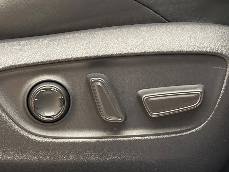 2020 Toyota Harrier Hybrid 6AA-AXUH85 (UW-6a8bb4ba06afb)[17]