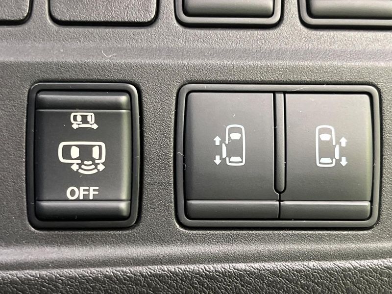 2017 Nissan Serena DAA-GFC27 (UW-6a8bb549d5e08)[10]