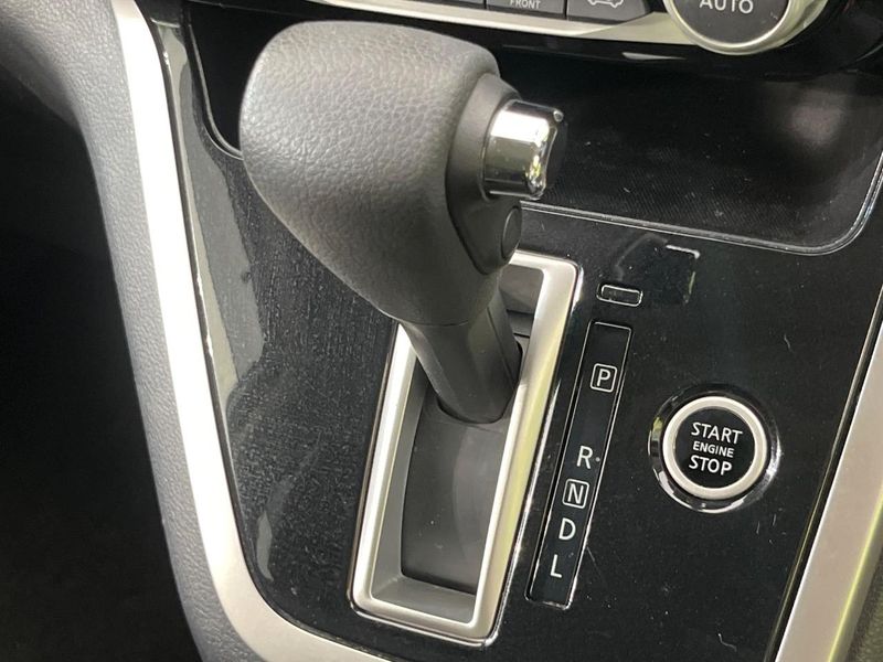 2017 Nissan Serena DAA-GFC27 (UW-6a8bb549d5e08)[15]