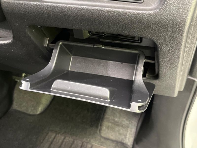 2017 Nissan Serena DAA-GFC27 (UW-6a8bb549d5e08)[12]