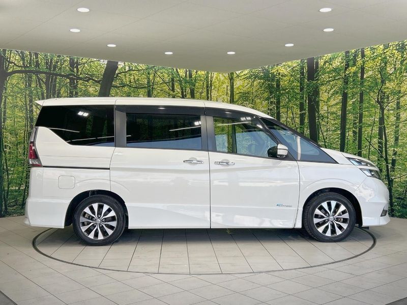 2017 Nissan Serena DAA-GFC27 (UW-6a8bb54b30a7a)[18]