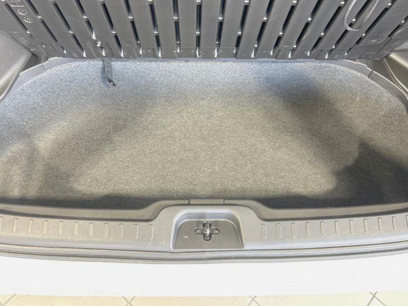 2017 Nissan Serena DAA-GFC27 (UW-6a8bb54b30a7a)[27]