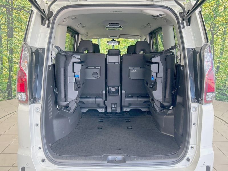 2017 Nissan Serena DAA-GFC27 (UW-6a8bb54b30a7a)[26]