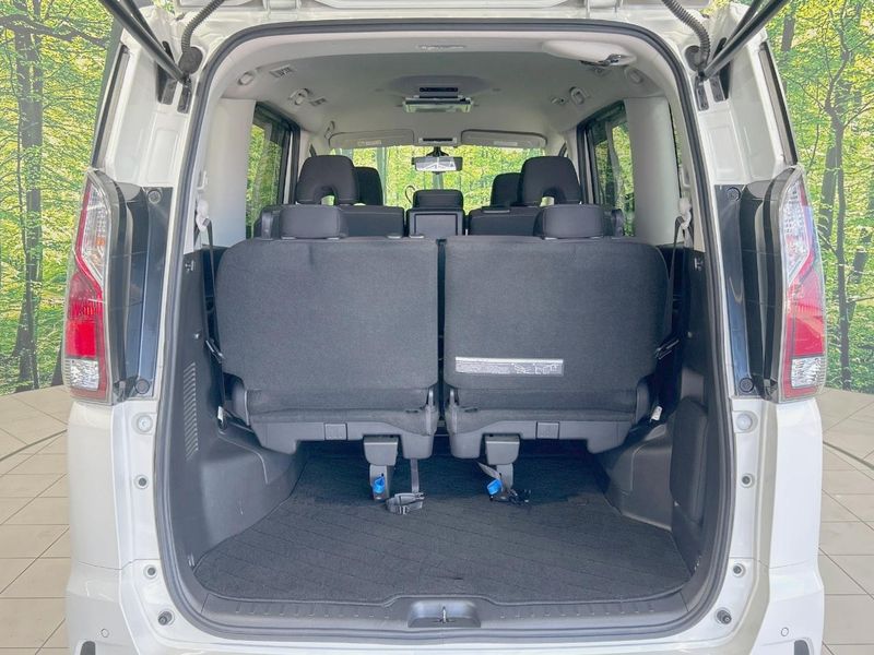 2017 Nissan Serena DAA-GFC27 (UW-6a8bb54b30a7a)[23]