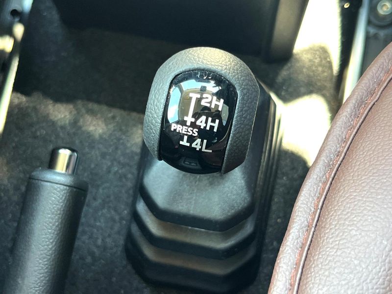 2024 Suzuki Jimny 3BA-JB64W (UW-6a8bb5a5c4f14)[28]
