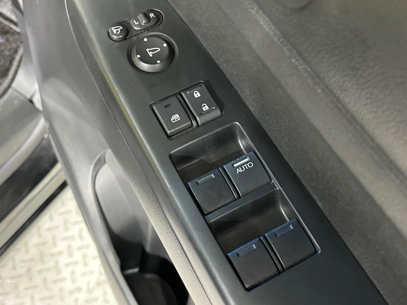 2015 Honda N-BOX DBA-JF1 (UW-6a8bb5b4dd204)[18]