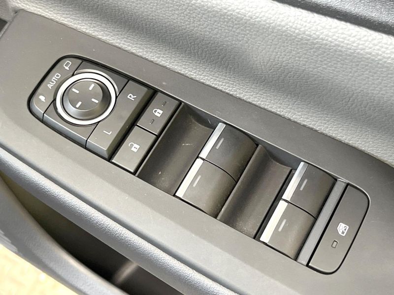 2023 Toyota Prius 6AA-MXWH60 (UW-6a8bb72aacbad)[13]