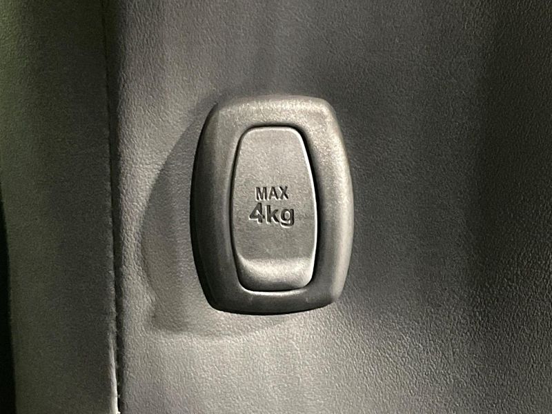 2023 Toyota Voxy 6BA-MZRA90W (UW-6a8bb7383fb54)[20]
