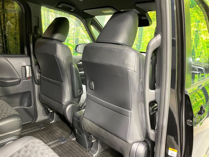 2023 Toyota Voxy 6BA-MZRA90W (UW-6a8bb7383fb54)[18]