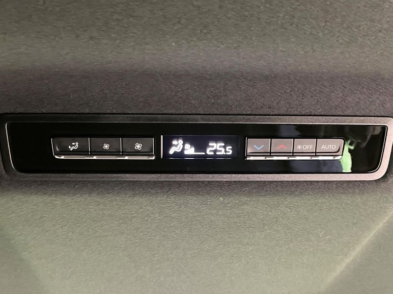 2023 Toyota Voxy 6BA-MZRA90W (UW-6a8bb7383fb54)[19]