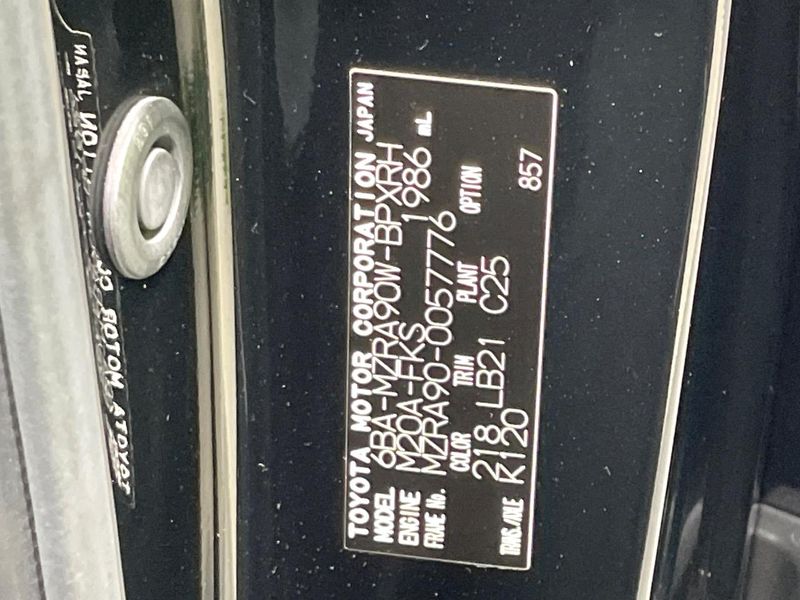 2023 Toyota Voxy 6BA-MZRA90W (UW-6a8bb7383fb54)[1]